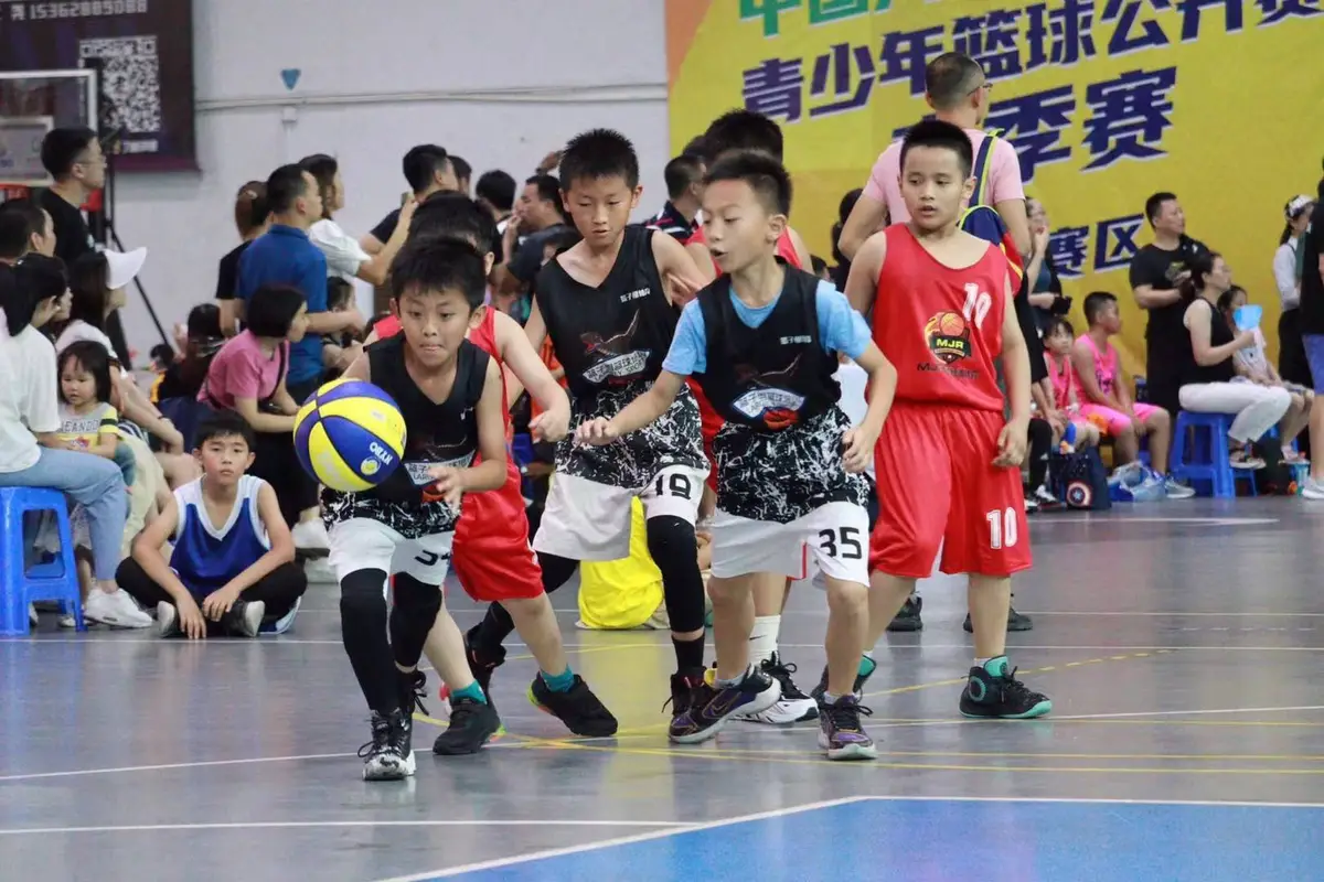 老年人如何安全地进行篮球训练以取得进步?_0